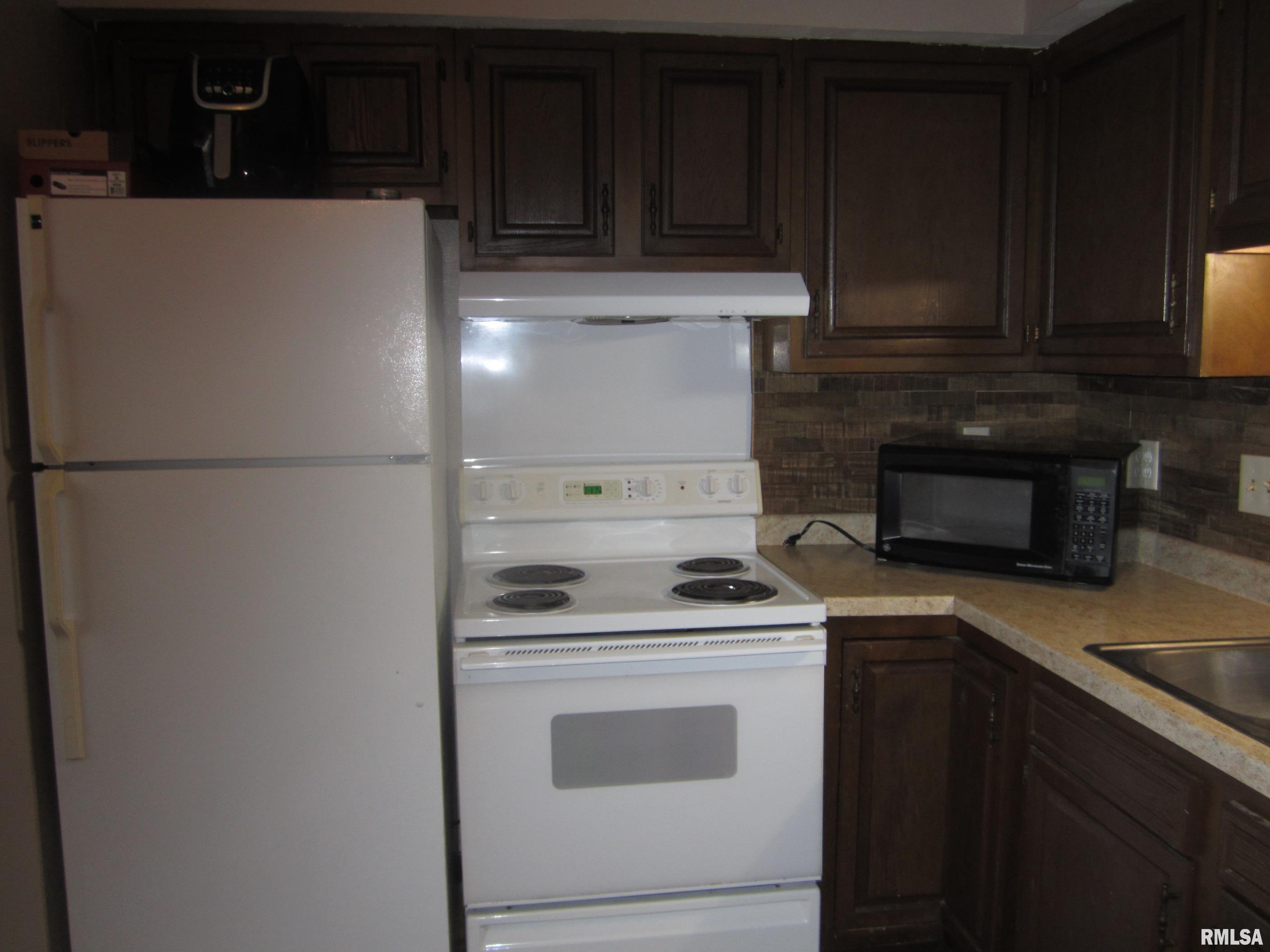 220 West Hawkeye Way Springfield, IL 62707 - Photo 5 of 12