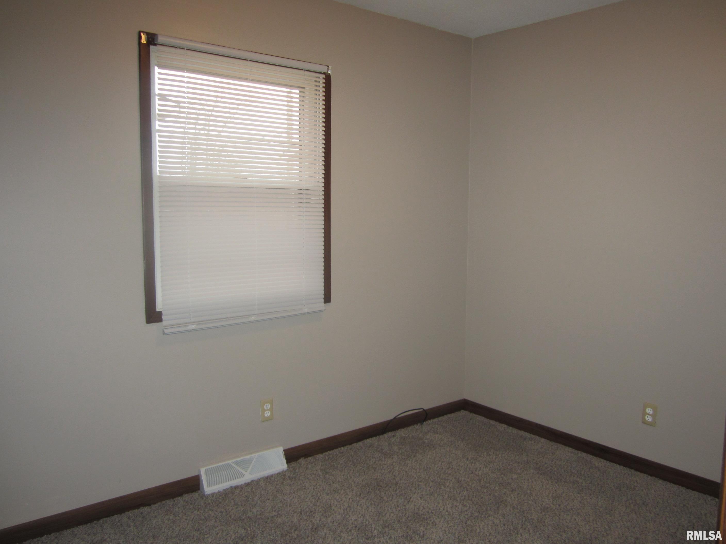 220 West Hawkeye Way Springfield, IL 62707 - Photo 6 of 12