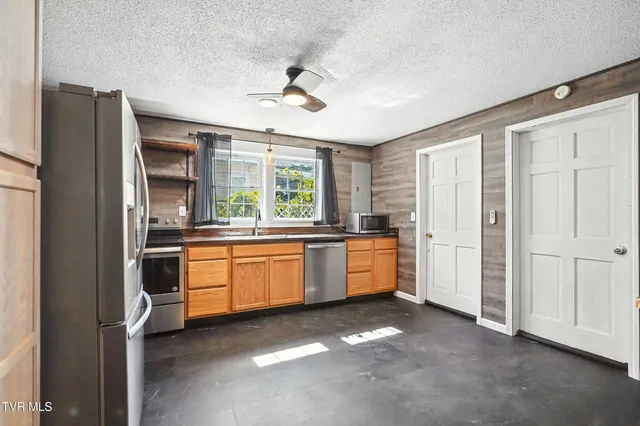 $570,000 | 621 McArthur Avenue, Elizabethton, TN 37643