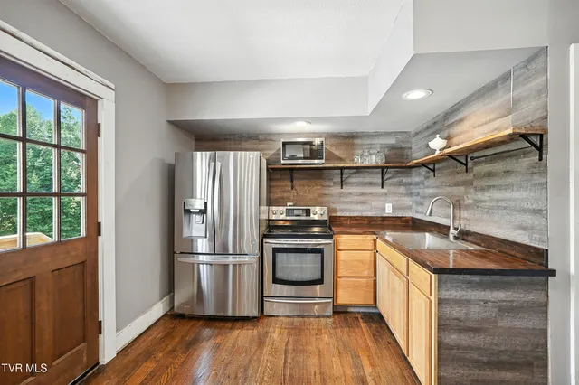 $570,000 | 621 McArthur Avenue, Elizabethton, TN 37643