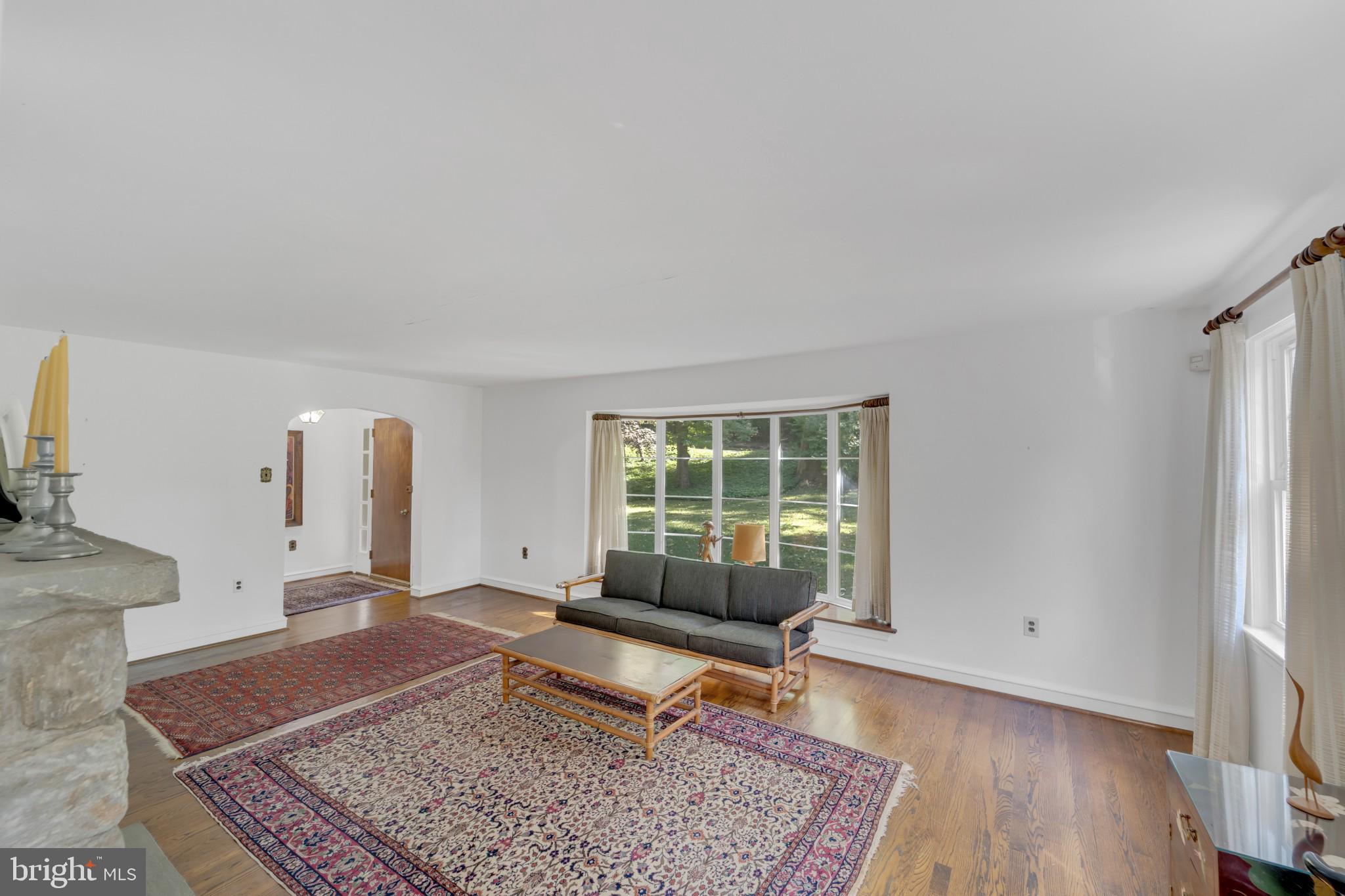 3881 Gradyville Road Newtown Square, PA 19073 - Photo 3 of 55 Living room