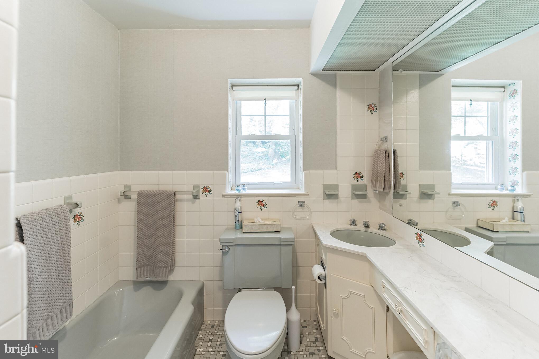 3881 Gradyville Road Newtown Square, PA 19073 - Photo 25 of 55 1st floor master bath