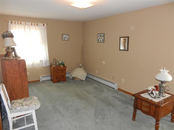 25 Sagamore Road West Springfield, MA 01089 - Photo 15 of 30 a living room with furniture