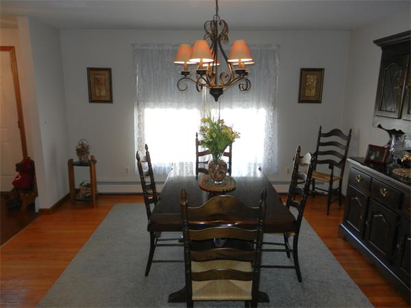 25 Sagamore Road West Springfield, MA 01089 - Photo 9 of 30 a dining room with furniture and window