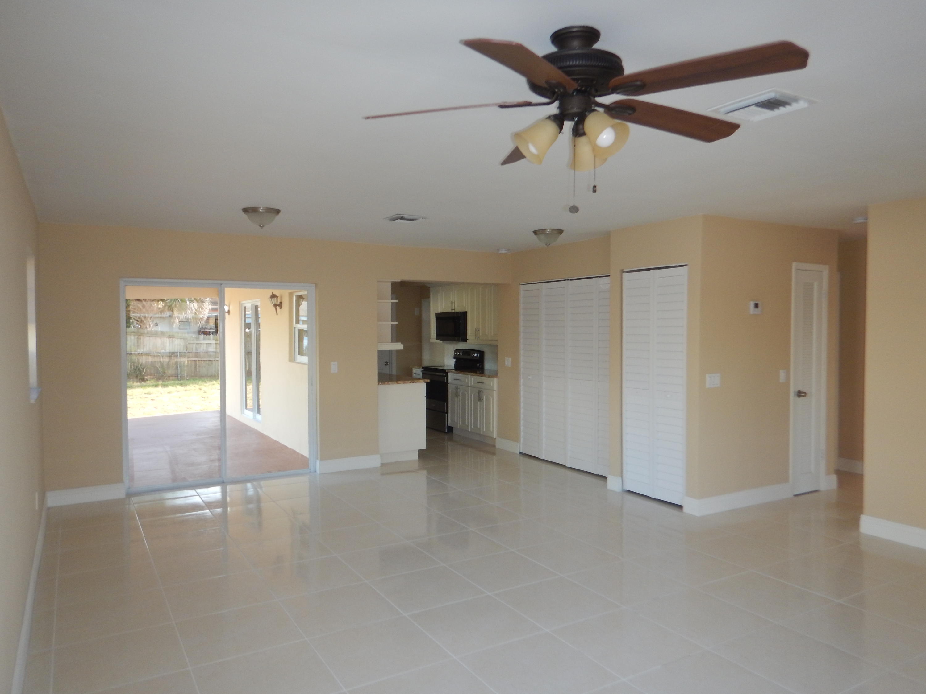 5662 Papaya Road West Palm Beach, FL 33413 - Photo 3 of 19 Living