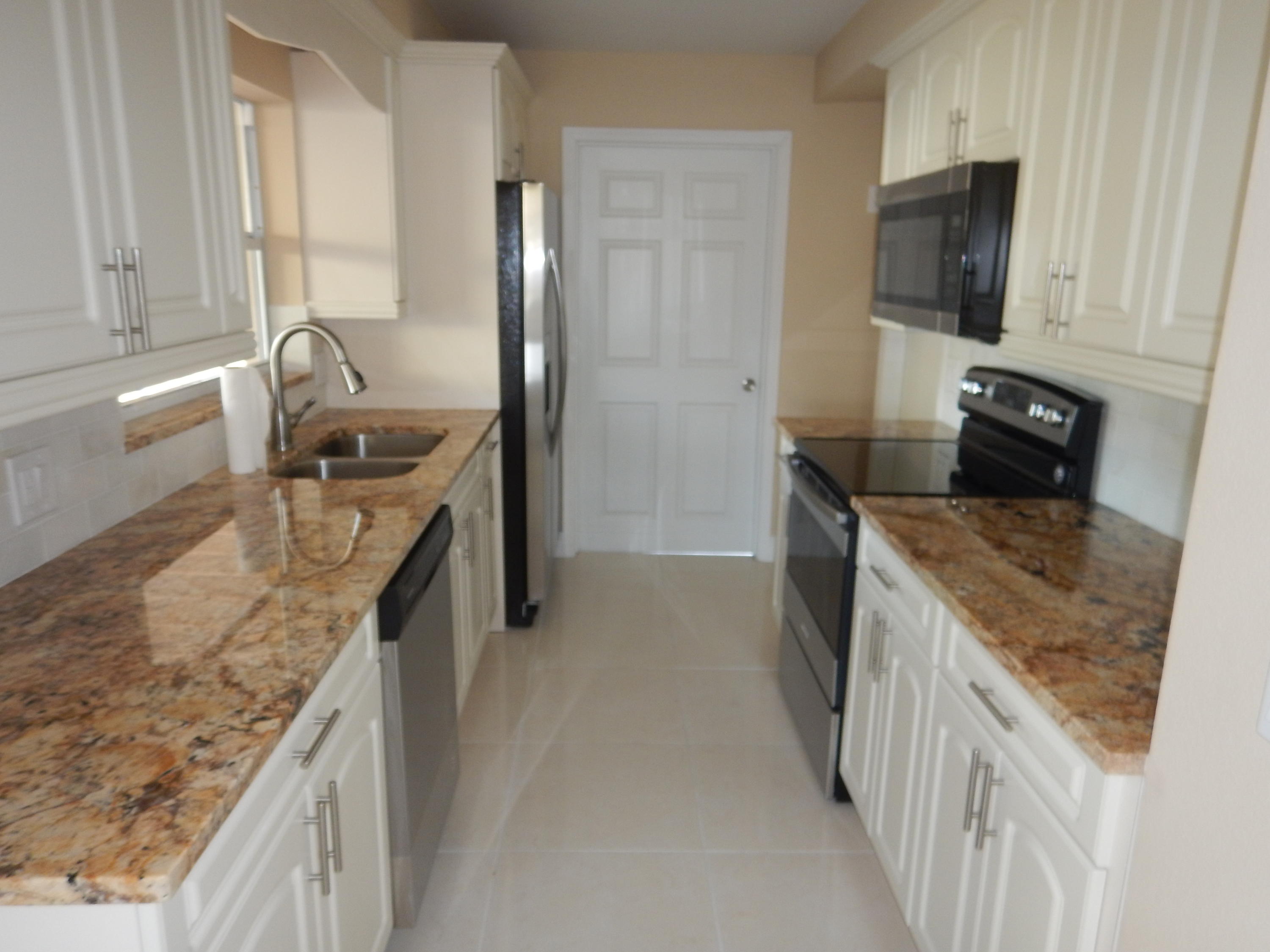 5662 Papaya Road West Palm Beach, FL 33413 - Photo 4 of 19 Kitchen