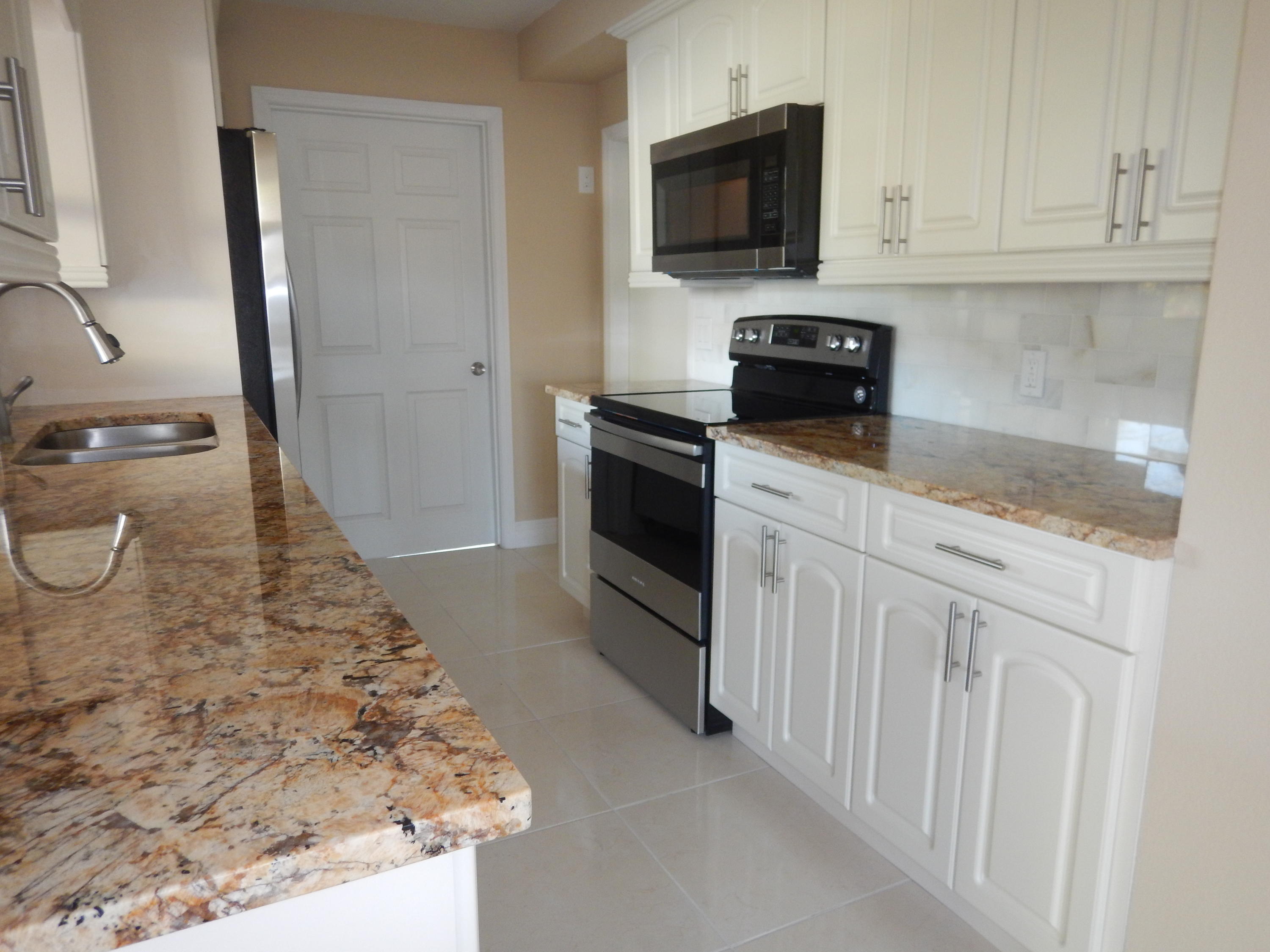 5662 Papaya Road West Palm Beach, FL 33413 - Photo 5 of 19 Kitchen
