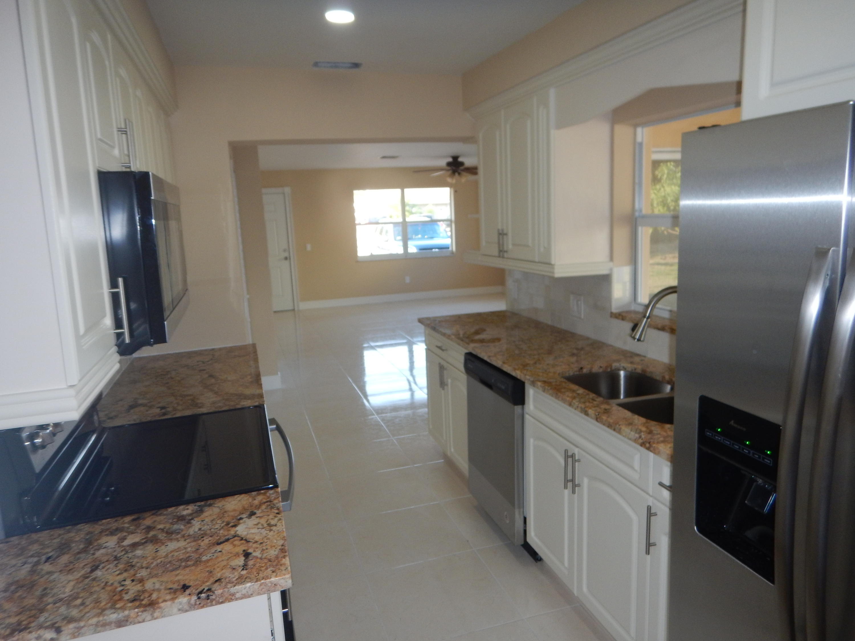 5662 Papaya Road West Palm Beach, FL 33413 - Photo 6 of 19 Kitchen
