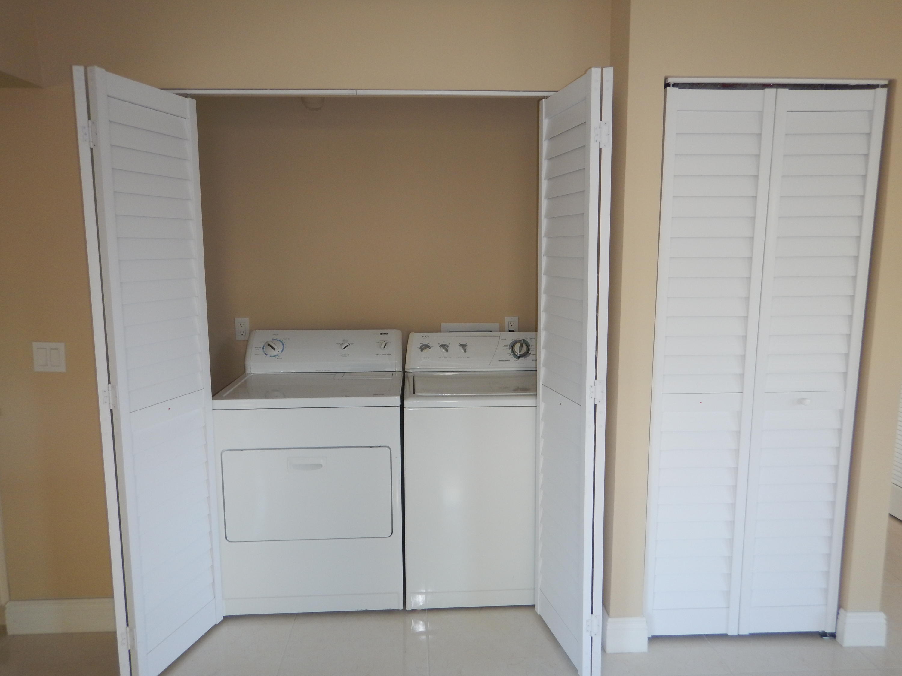 5662 Papaya Road West Palm Beach, FL 33413 - Photo 8 of 19 Laundry