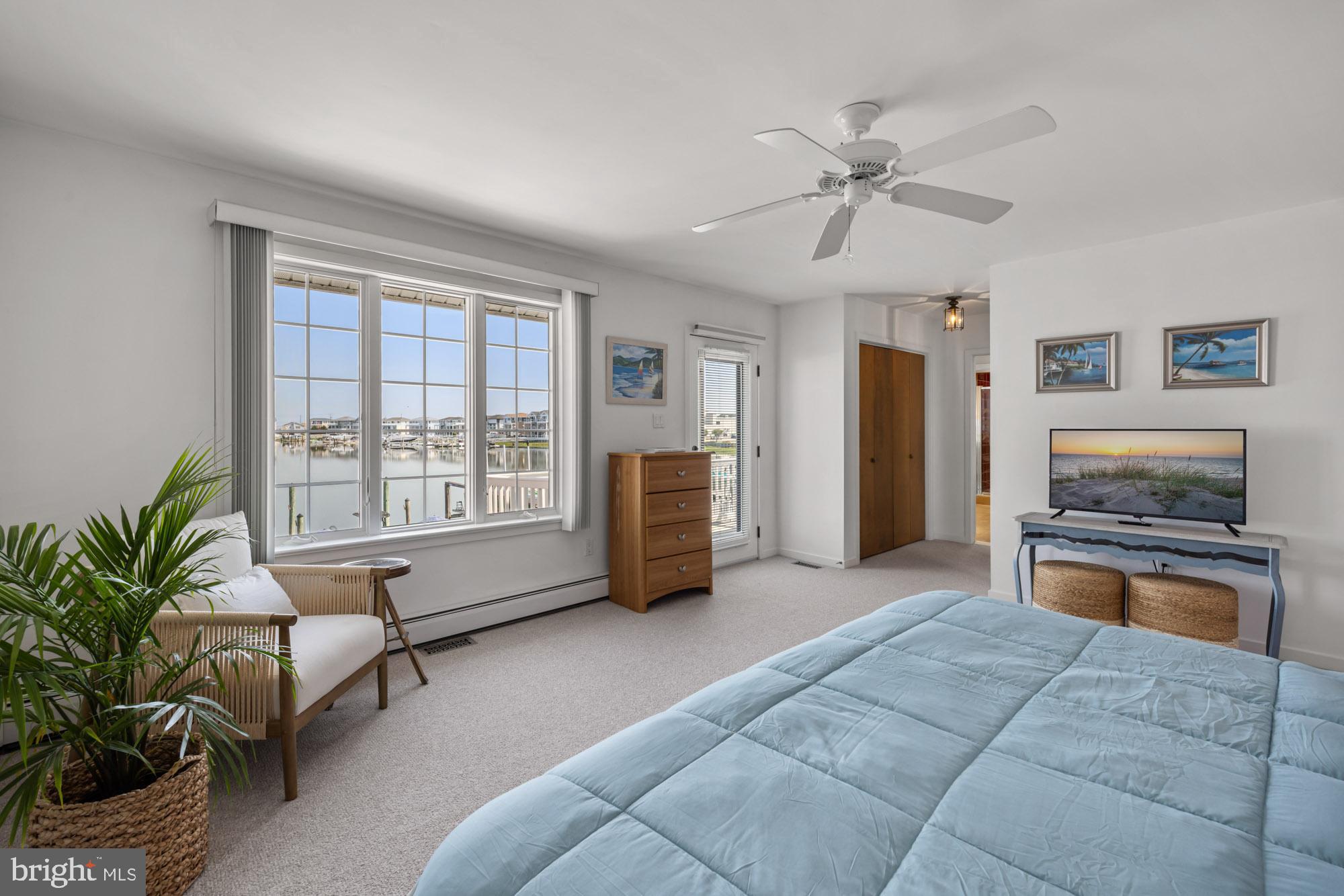 87 Lagoon Boulevard Brigantine, NJ 08203 - Photo 27 of 66 a living room with furniture and a window
