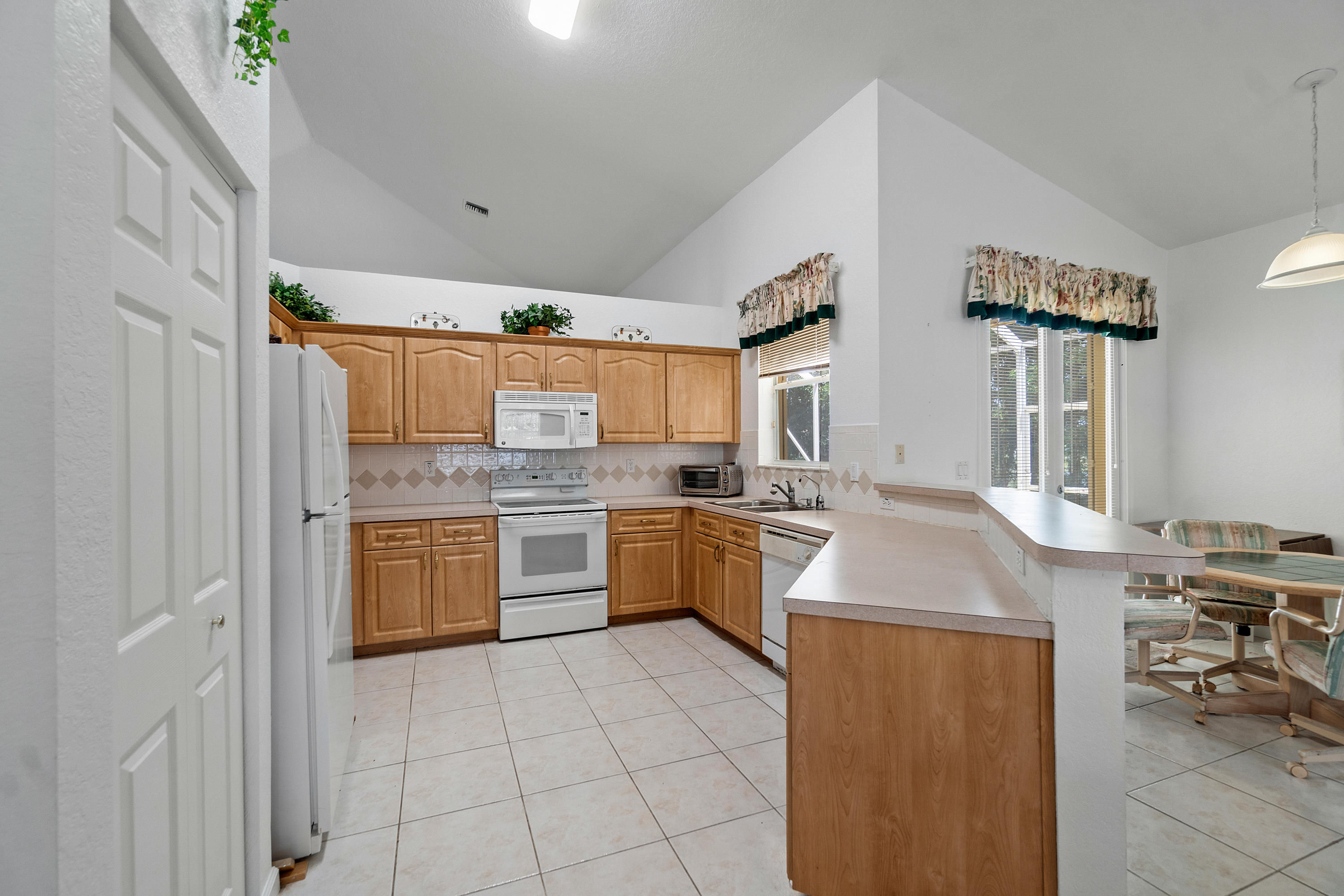 136 Nottingham Road Royal Palm Beach, FL 33411 - Photo 13 of 33 136 Nottingham Rd