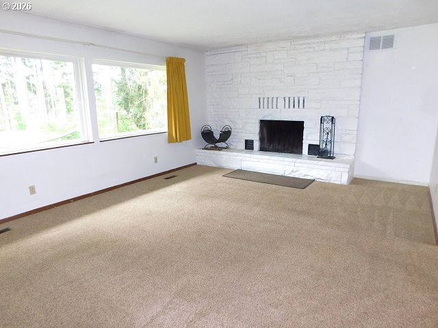 19512 Biggs Road Vernonia, OR 97064 - Photo 6 of 38 Living Room