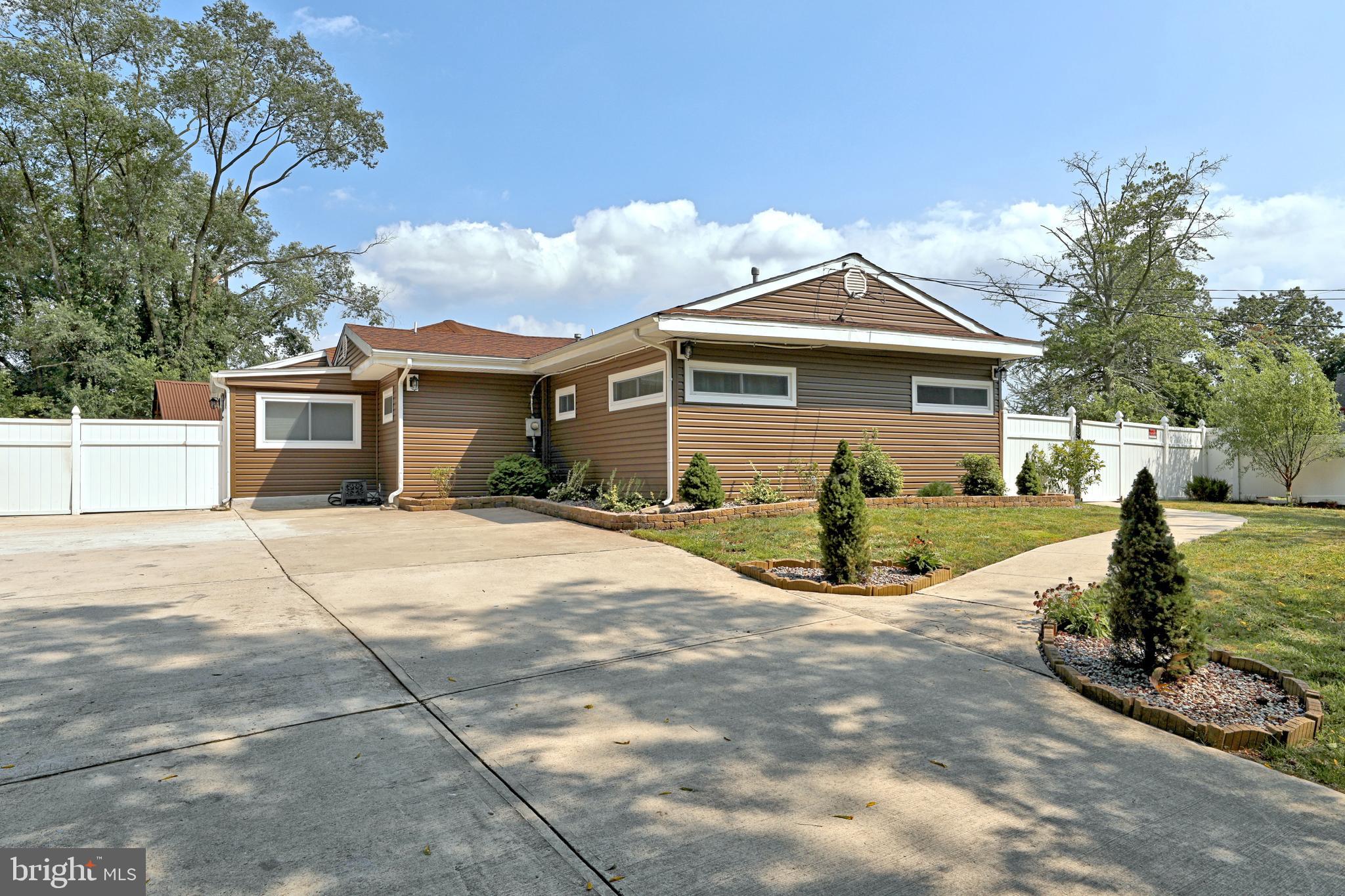 1722 Glassboro Road Sewell, NJ 08080 - Photo 40 of 49 Drive way