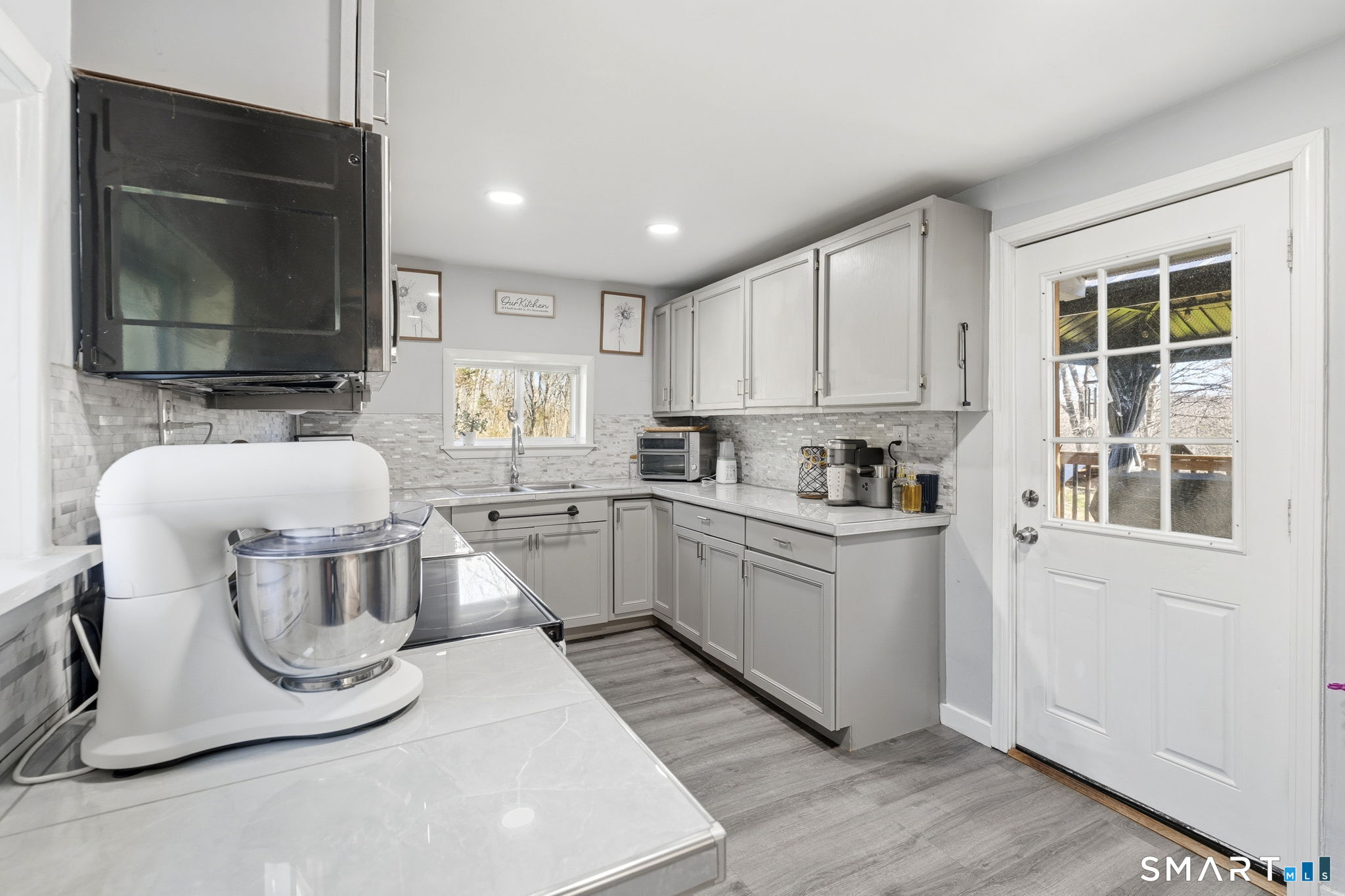 226 Pumpkin Hill Road Groton, CT 06355 - Photo 12 of 29