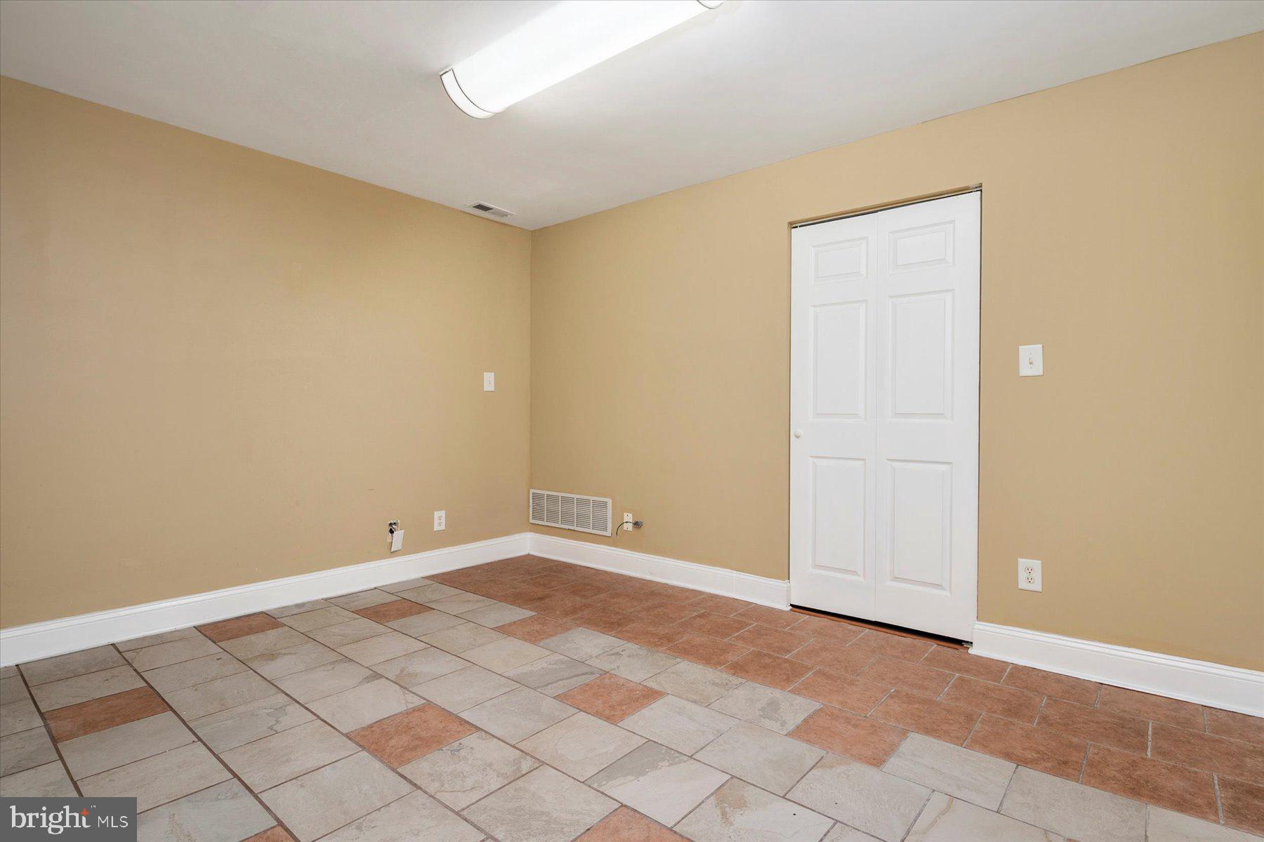 773 Powhatan Beach Road Pasadena, MD 21122 - Photo 44 of 68 Gallery Image 44