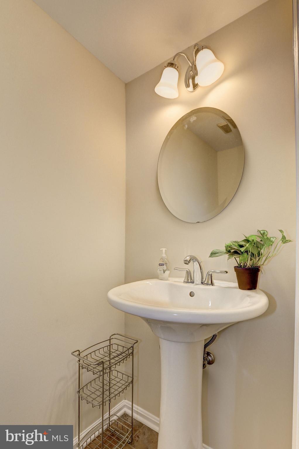 641 Concerto Lane Silver Spring, MD 20901 - Photo 11 of 30 Main level half bath