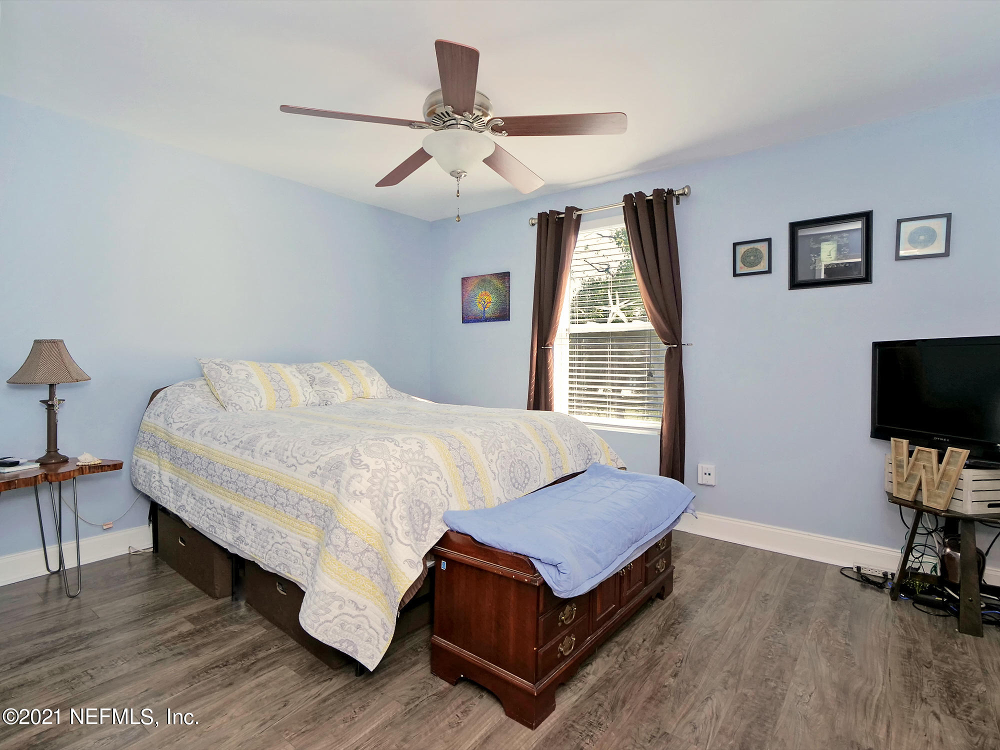 832 Cavalla Road Atlantic Beach, FL 32233 - Photo 16 of 34 a bedroom with a bed and a flat screen tv
