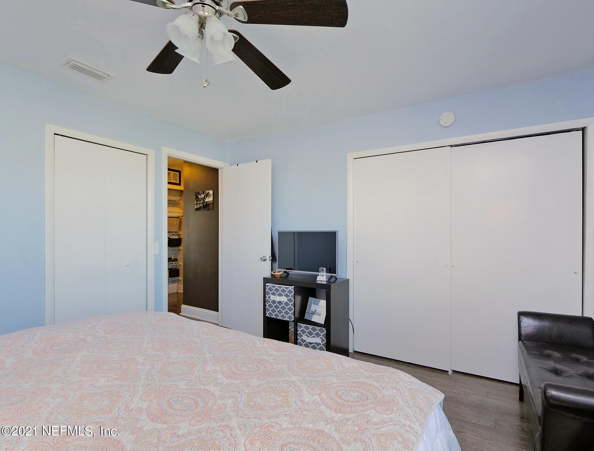 832 Cavalla Road Atlantic Beach, FL 32233 - Photo 20 of 34 a bedroom with a bed and a chair