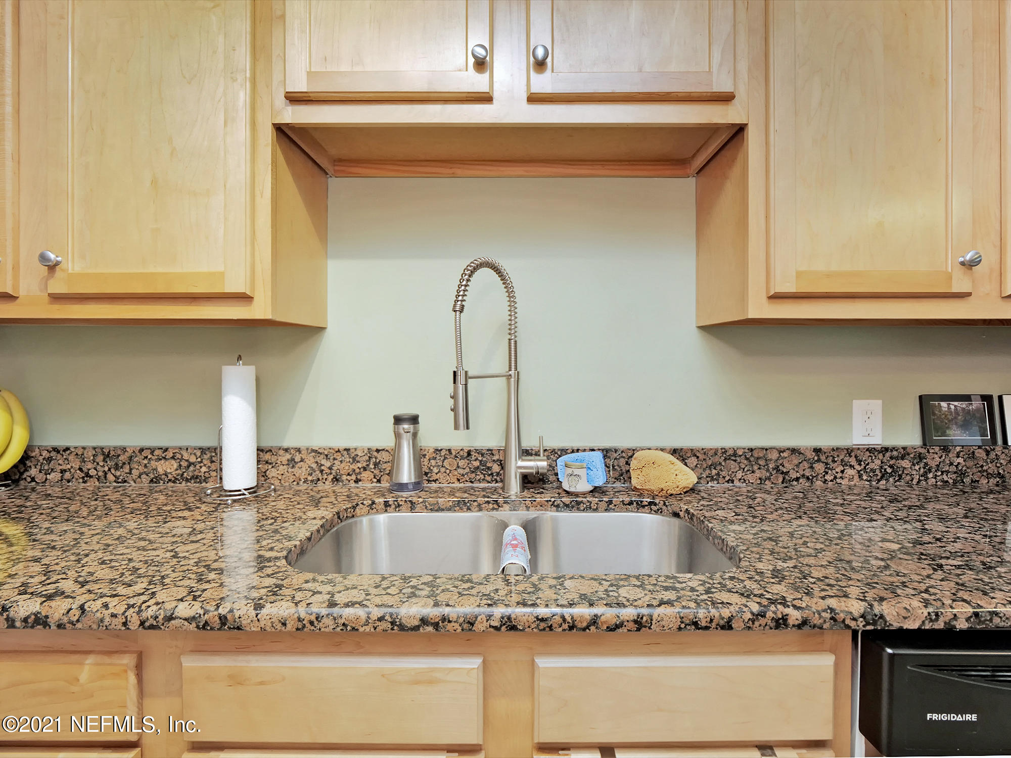 832 Cavalla Road Atlantic Beach, FL 32233 - Photo 10 of 34 a kitchen with granite countertop a sink and cabinets