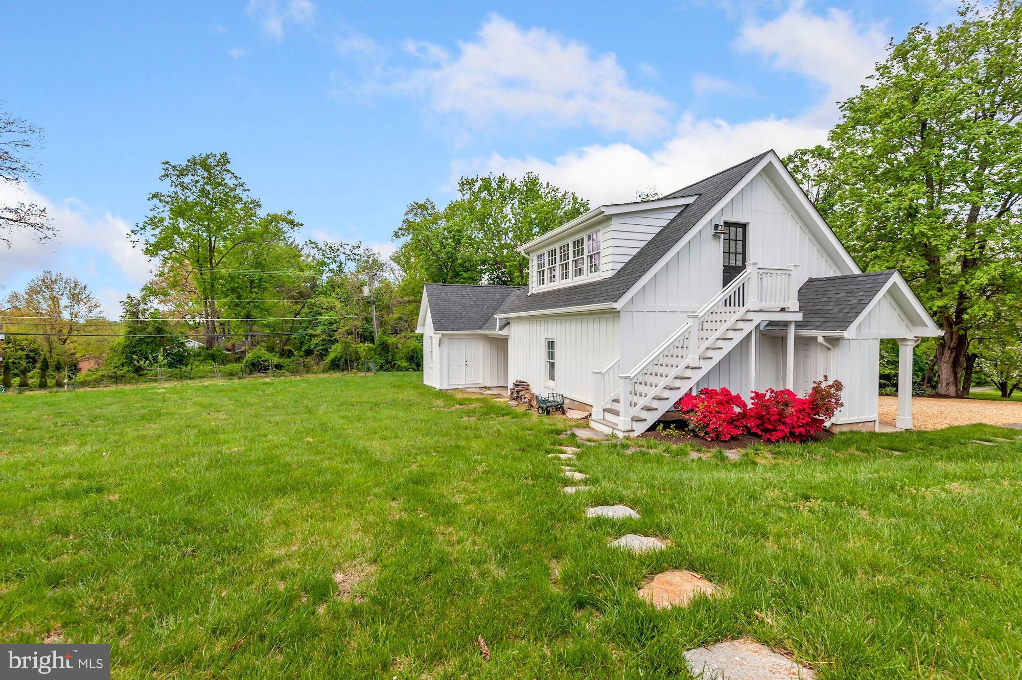 1031 Pine Hill Road McLean, VA 22101 - Photo 33 of 39 a front view of house with yard