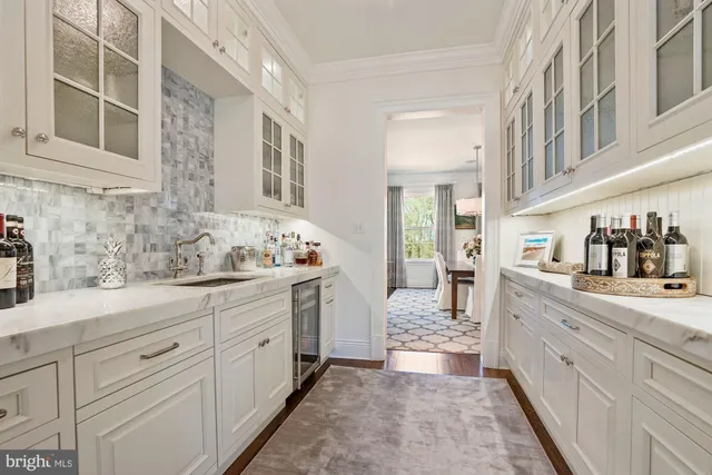 a spacious en suite bathroom with double sink and a mirror