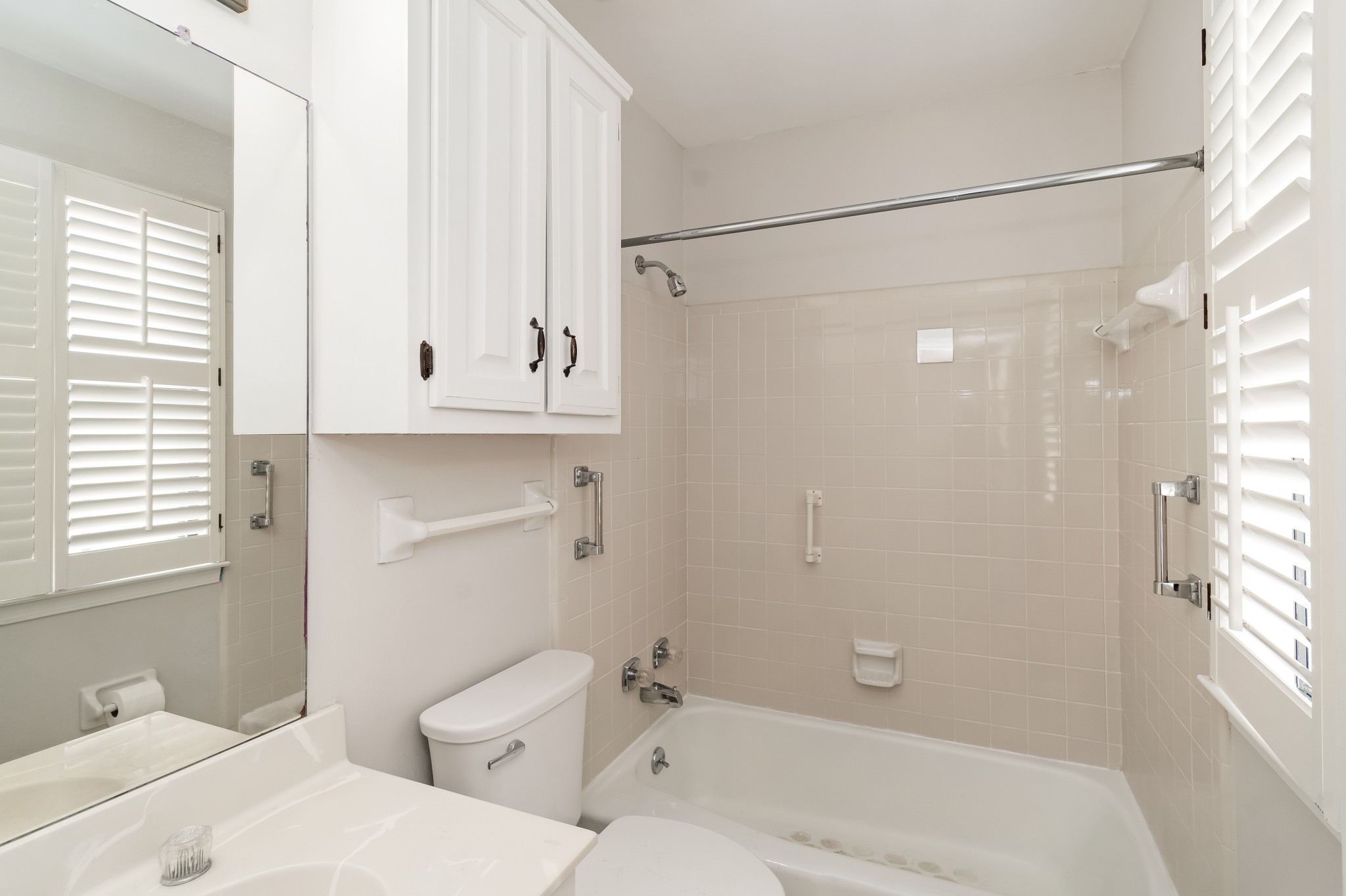 525 General George Patton Road Nashville, TN 37221 - Photo 9 of 22 a bathroom with a sink a toilet and shower