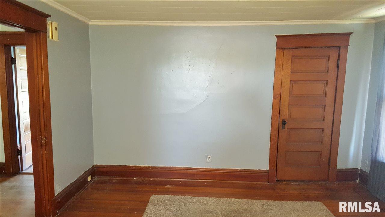2617 Rockingham Road Davenport, IA 52802 - Photo 2 of 5 Gallery Image 2