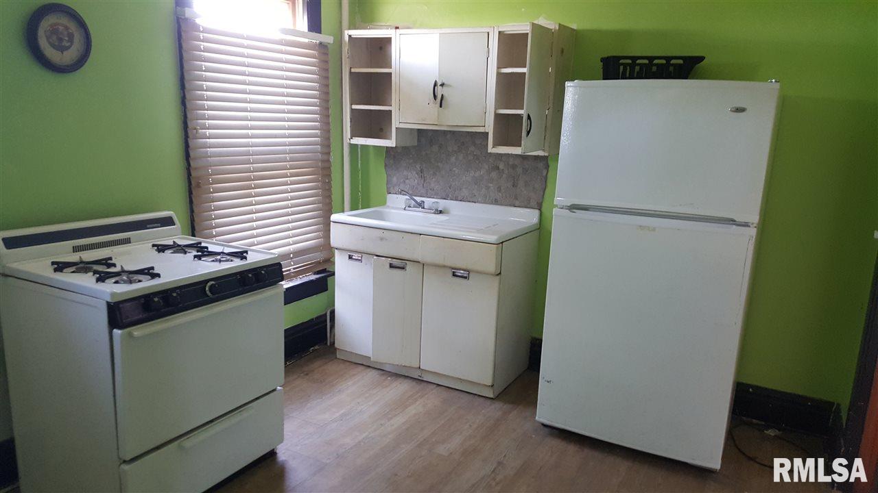2617 Rockingham Road Davenport, IA 52802 - Photo 3 of 5 Gallery Image 3