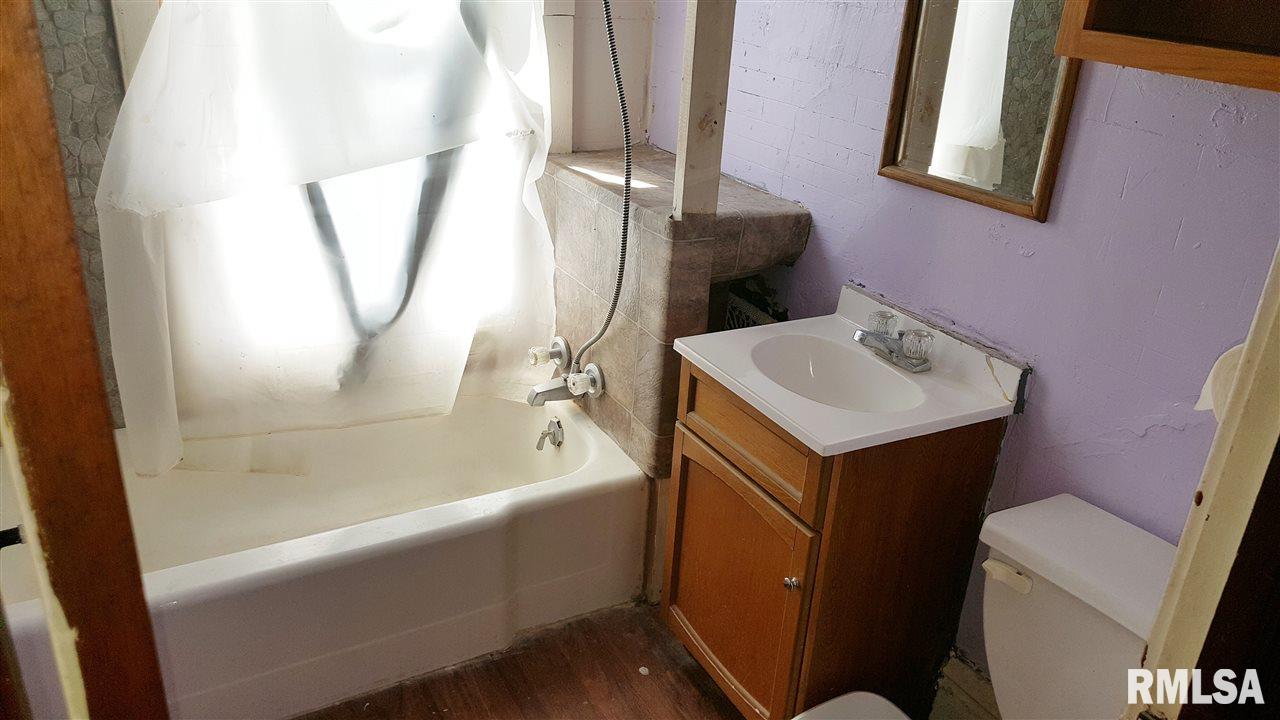 2617 Rockingham Road Davenport, IA 52802 - Photo 5 of 5 Gallery Image 5