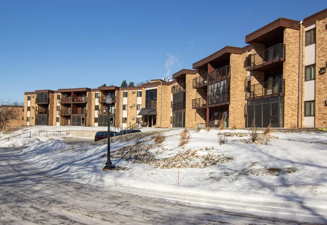$154,900 | 2690 Oxford Street North, Unit 247, Roseville, MN 55113