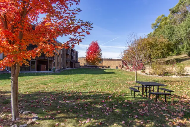 $157,500 | 2690 Oxford Street North, Unit 247, Roseville, MN 55113