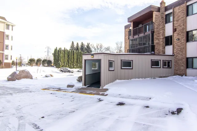 $157,500 | 2690 Oxford Street North, Unit 247, Roseville, MN 55113