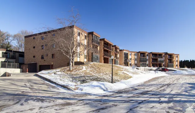 $154,900 | 2690 Oxford Street North, Unit 247, Roseville, MN 55113