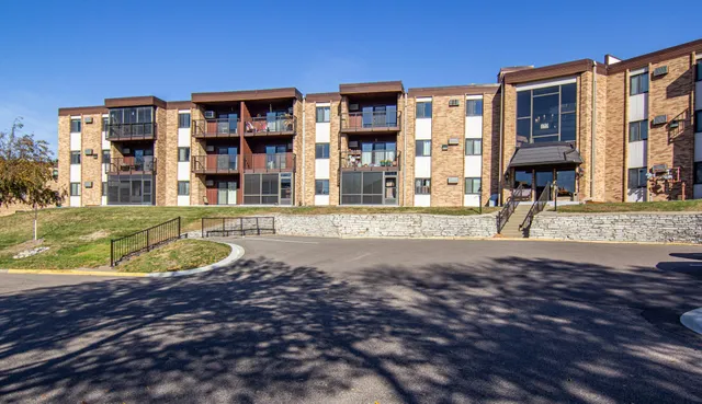 $157,500 | 2690 Oxford Street North, Unit 247, Roseville, MN 55113
