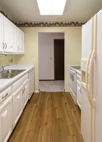 $157,500 | 2690 Oxford Street North, Unit 247, Roseville, MN 55113