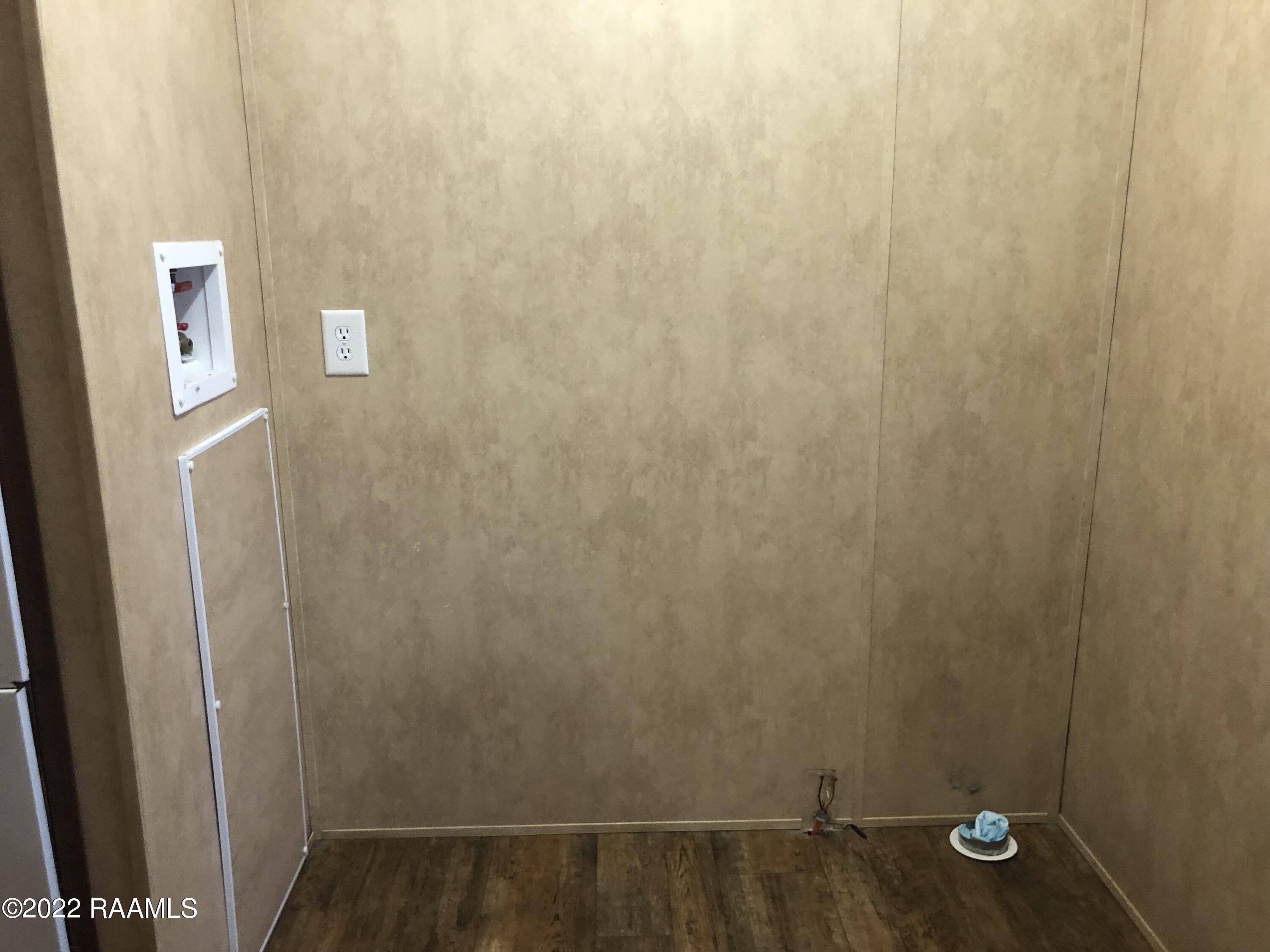 8899 Fusilier Road, Unit 16 Maurice, LA 70555 - Photo 13 of 25 =Washer and Dryer connections