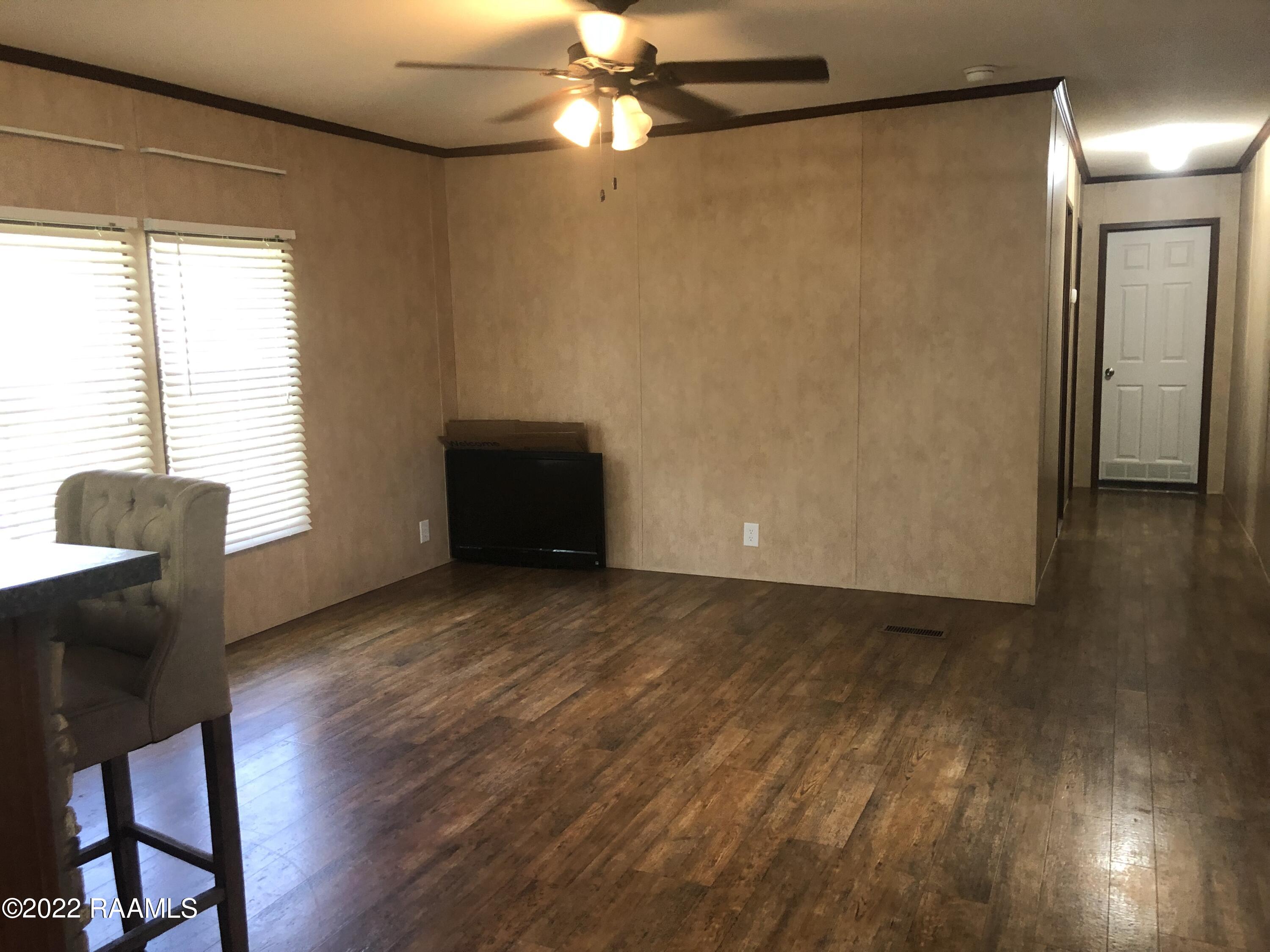 8899 Fusilier Road, Unit 16 Maurice, LA 70555 - Photo 4 of 25 Large living room