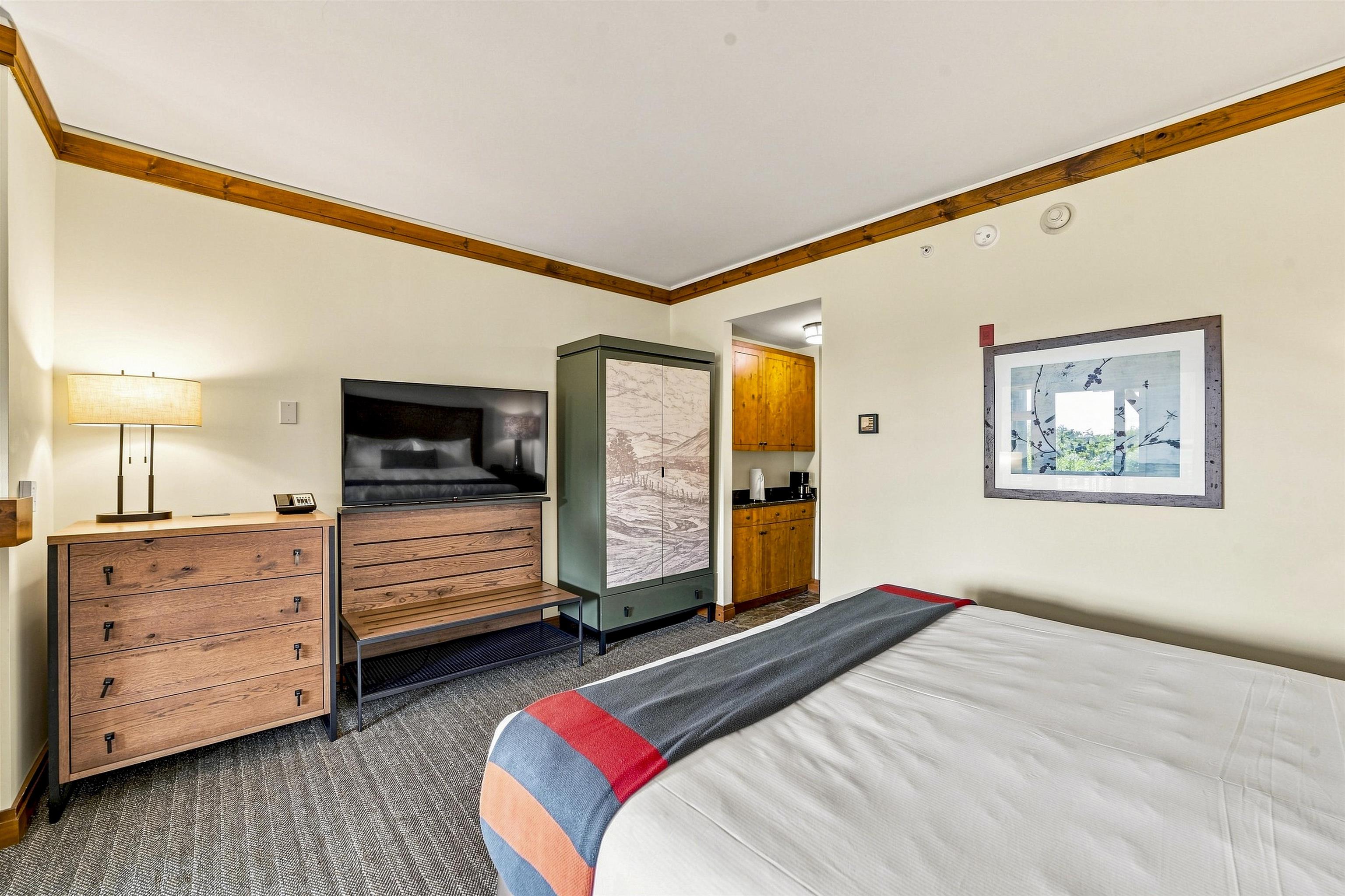 7412 Mountain Road, Unit 325 Stowe, VT 05672 - Photo 13 of 31 Gallery Image 13