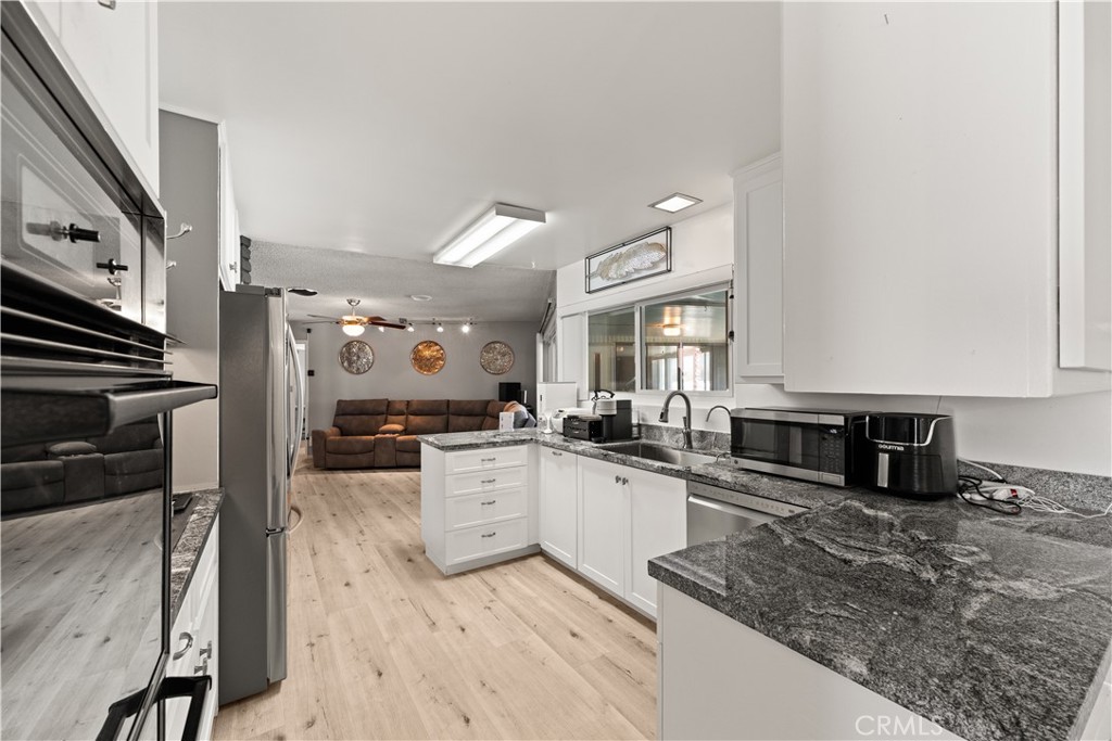 15103 Kinai Road Apple Valley, CA 92307 - Photo 12 of 38