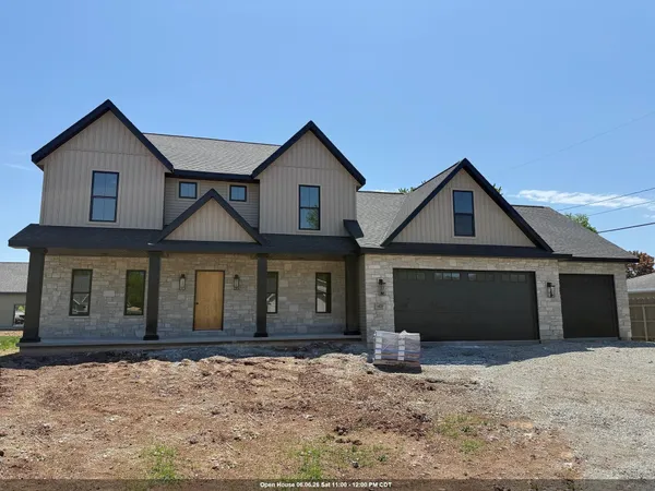 $749,900 | 409 Jerelyn Court, Combined Locks, WI 54113