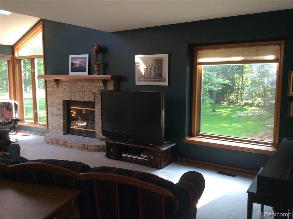 12555 Larkins Road Brighton, MI 48114 - Photo 16 of 35 image.jpg