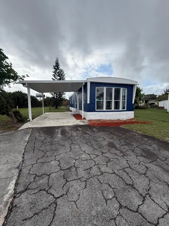 $1,875 | 4022 68th Street North, Unit 826, Riviera Beach, FL 33404
