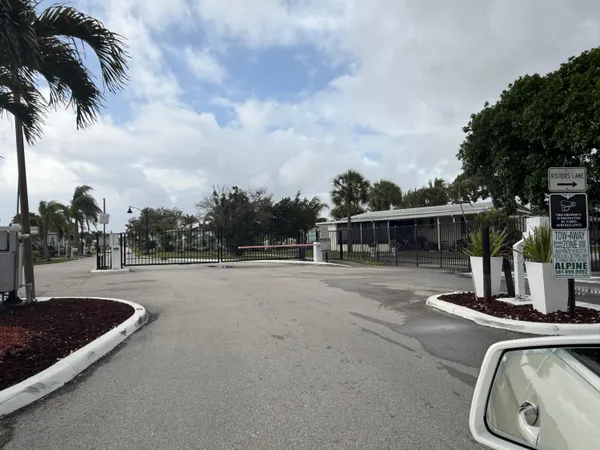 $1,875 | 4022 68th Street North, Unit 826, Riviera Beach, FL 33404