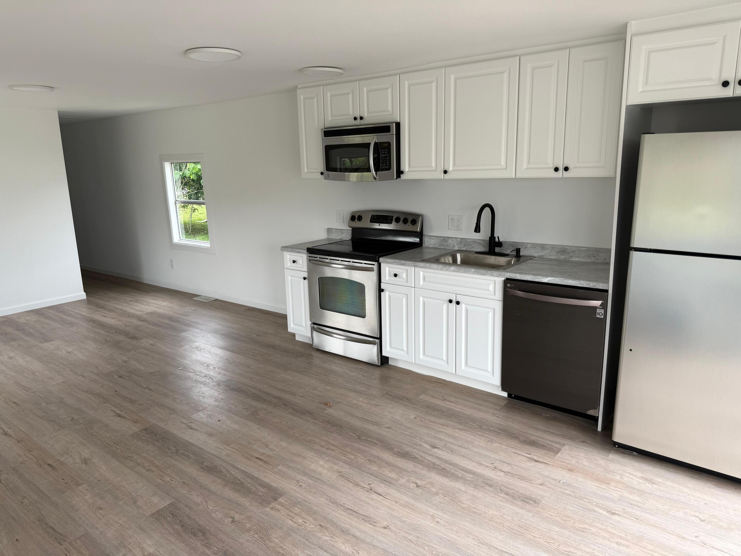 4022 68th Street North, Unit 826 Riviera Beach, FL 33404 - Photo 2 of 12 Kitchen