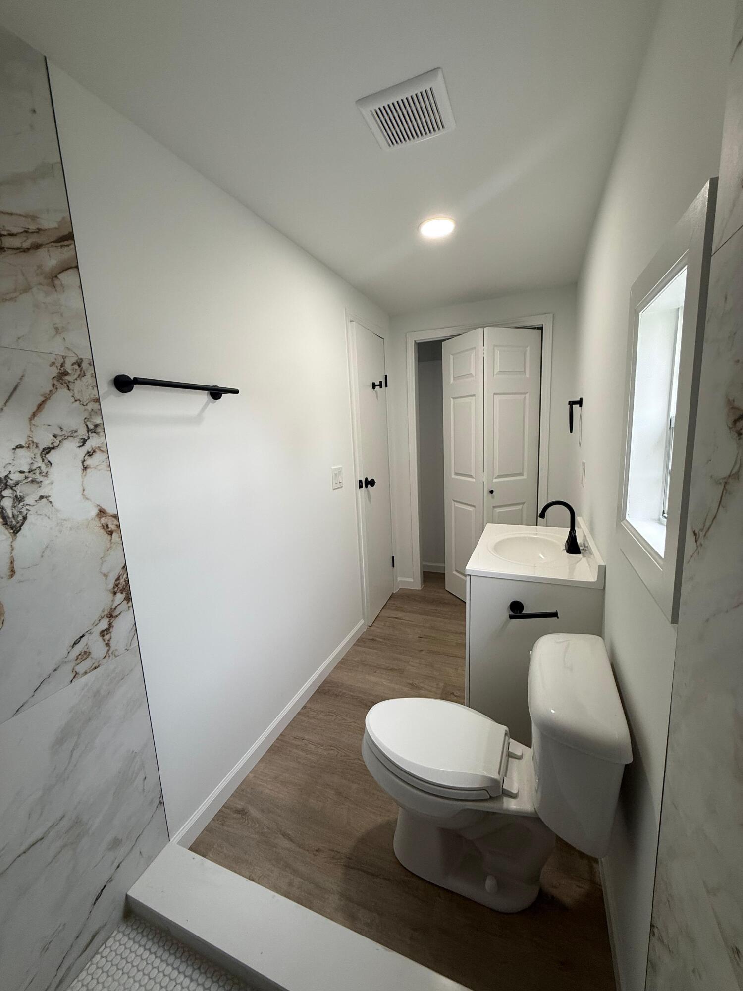 4022 68th Street North, Unit 826 Riviera Beach, FL 33404 - Photo 9 of 12 Primary Bathroom