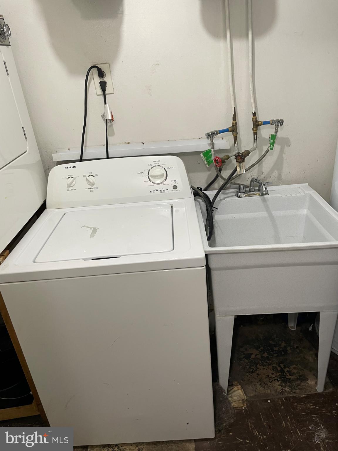 553 Foster Street, Unit 1 Philadelphia, PA 19116 - Photo 7 of 8 a utility room with dryer and washer