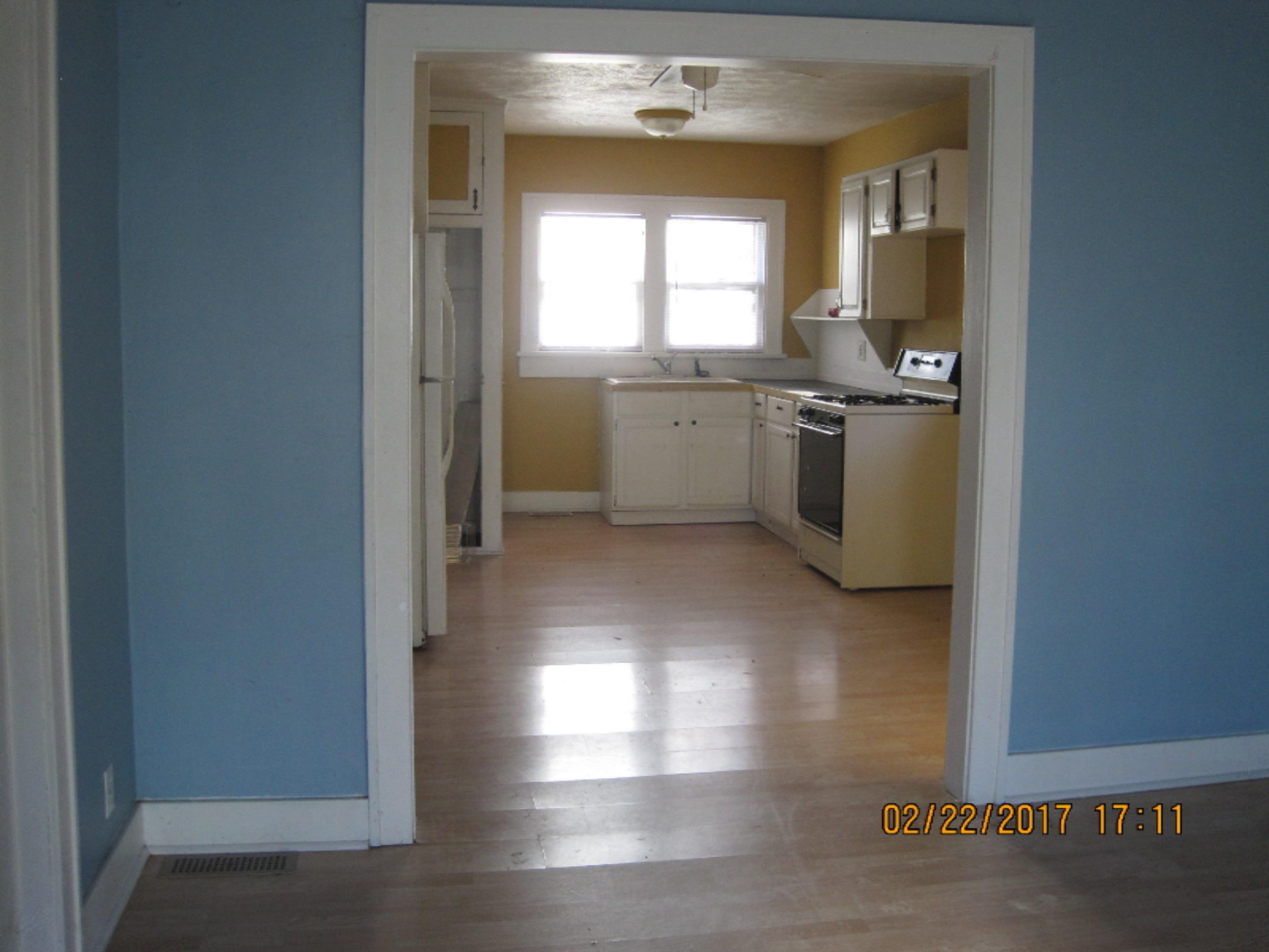 118 Middle Street Three Rivers, MI 49093 - Photo 2 of 9 IMG_4154