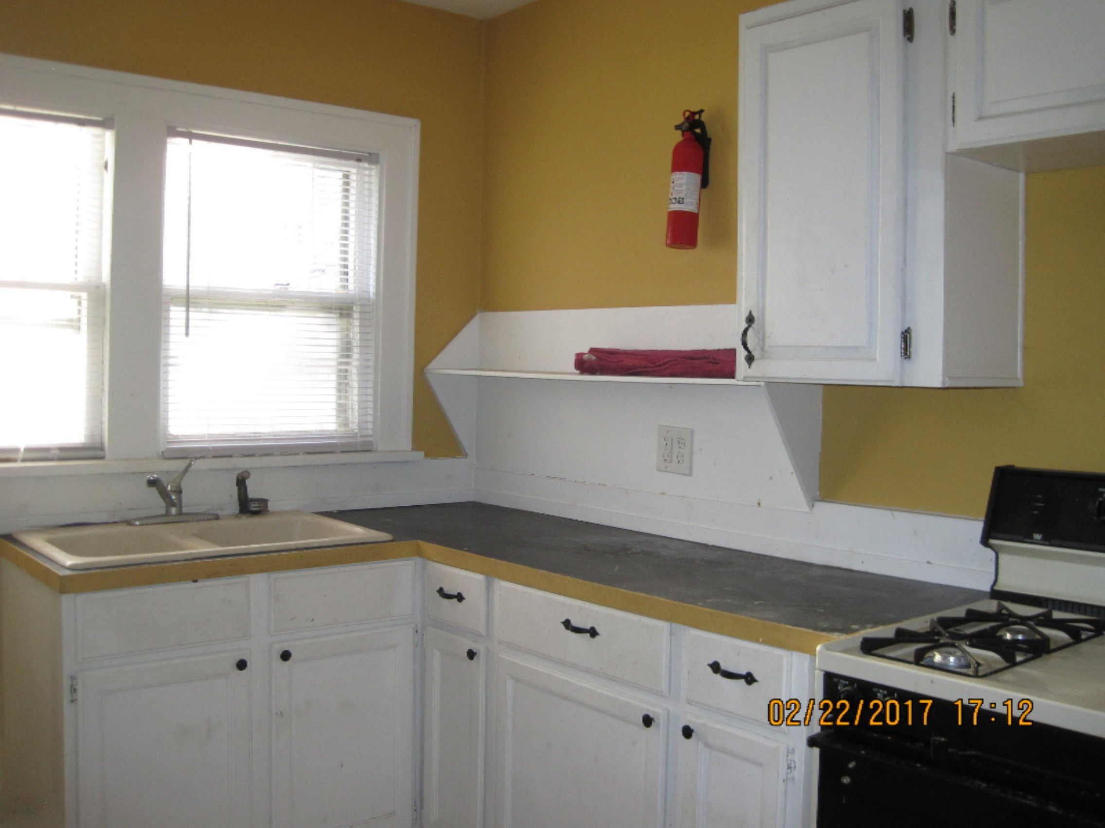 118 Middle Street Three Rivers, MI 49093 - Photo 4 of 9 IMG_4156