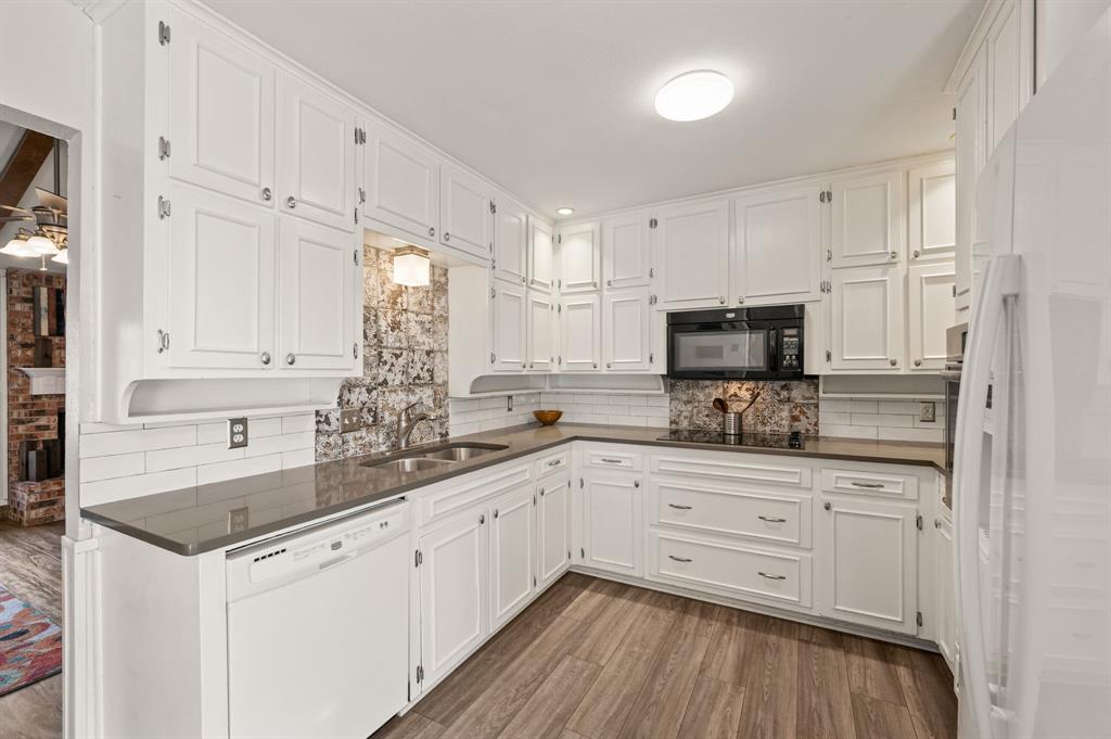 3124 Spring Lake Drive Bedford, TX 76021 - Photo 13 of 40