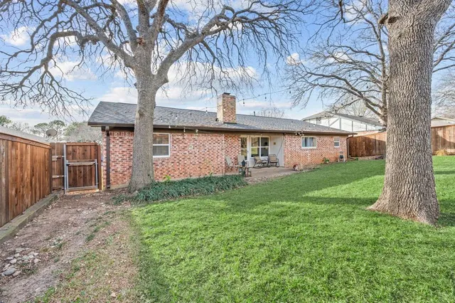 $325,000 | 3124 Spring Lake Drive, Bedford, TX 76021